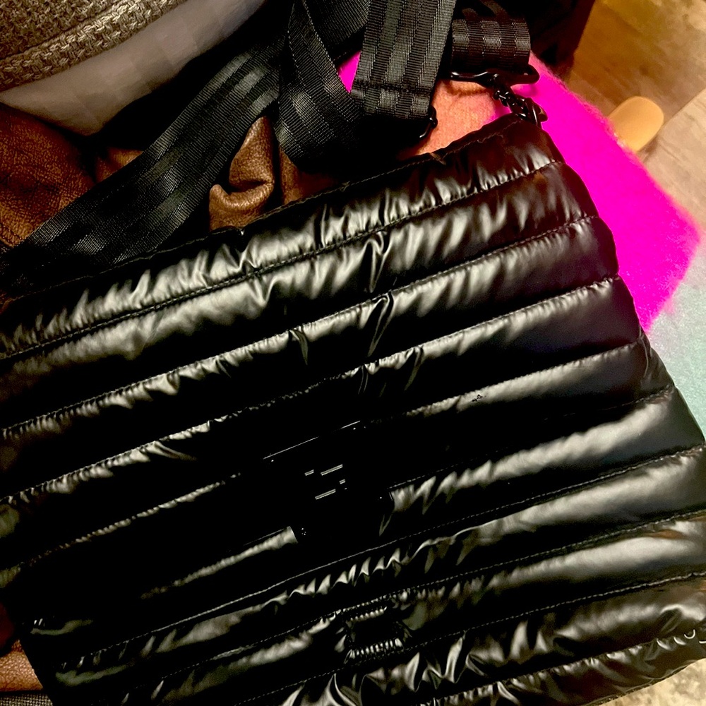 New !! Black puffer bag.